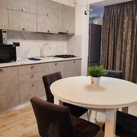 Infinity Luxury Jacuzzy Gym Sauna Apartment