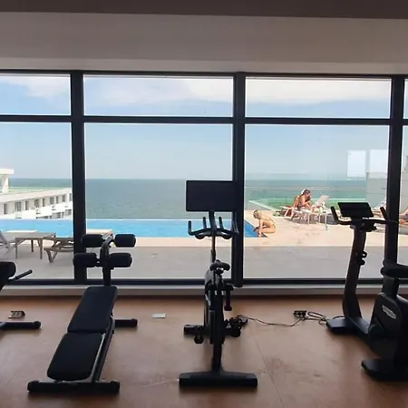 Infinity Luxury Jacuzzy Gym Sauna *