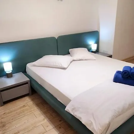 Infinity Luxury Jacuzzy Gym Sauna Apartment *