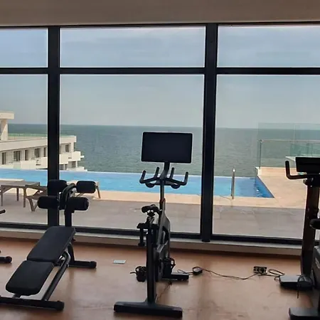 Infinity Luxury Jacuzzy Gym Sauna Apartment