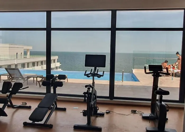 Infinity Luxury Jacuzzy Gym Sauna Apartment