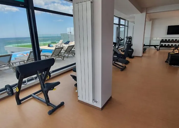 Infinity Luxury Jacuzzy Gym Sauna