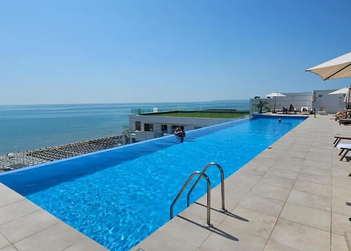 Infinity Luxury Jacuzzy Gym Sauna Apartment *