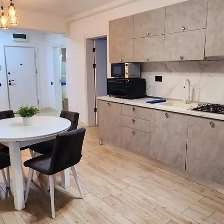 Infinity Luxury Jacuzzy Gym Sauna 公寓 *