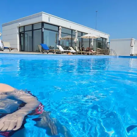 Infinity Luxury Jacuzzy Gym Sauna