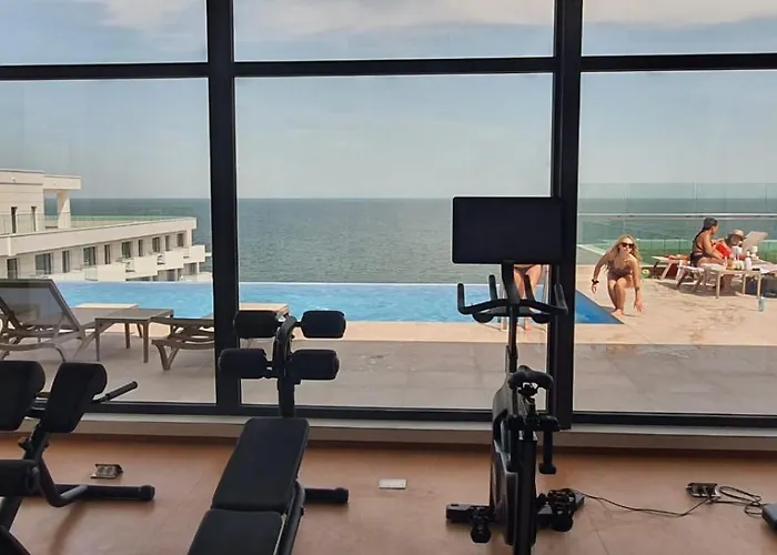 Infinity Luxury Jacuzzy Gym Sauna * Năvodari