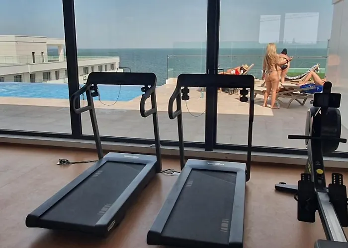 Infinity Luxury Jacuzzy Gym Sauna