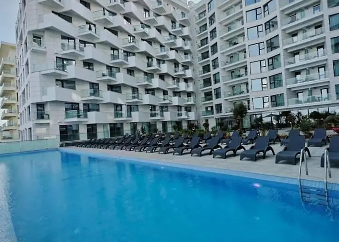 Infinity Luxury Jacuzzy Gym Sauna * Năvodari